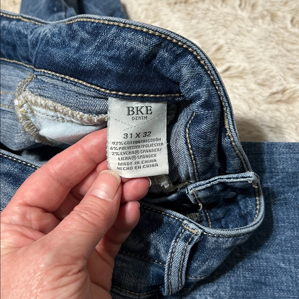 Buckle BKE Stella Straight Leg Jeans with Mid Rise Fit and Whiskering 31 x 32 - Picture 7 of 11
